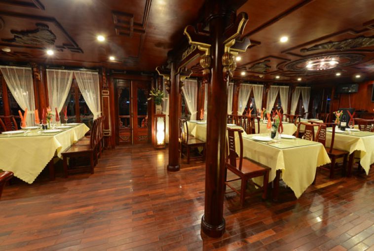 Cruise restaurant