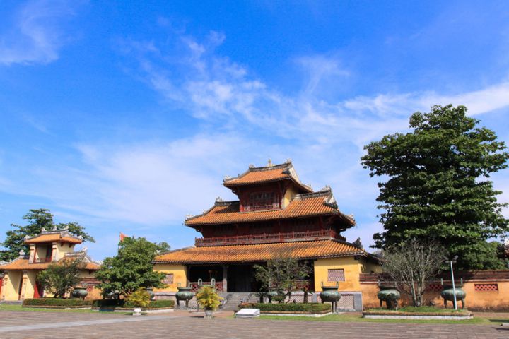 Departure At Christmas